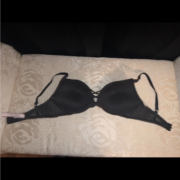 VICTORIAS SECRET DREAM ANGELS PUSH UP BRA 32D BLACK LACE CRISS CROSS MIDDLE - Picture 4 of 7